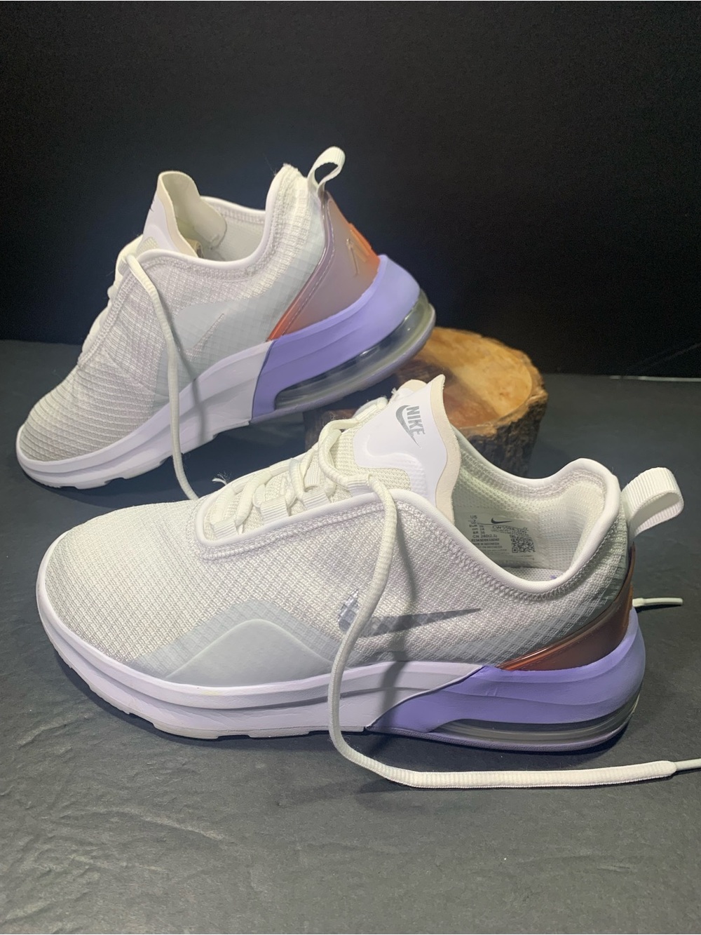 Nike Air Max Motion 2 Women’s White Purple Sneakers Shoe Size-7